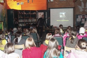 Graham giving astro talk to Brownies at Wetlands Centre